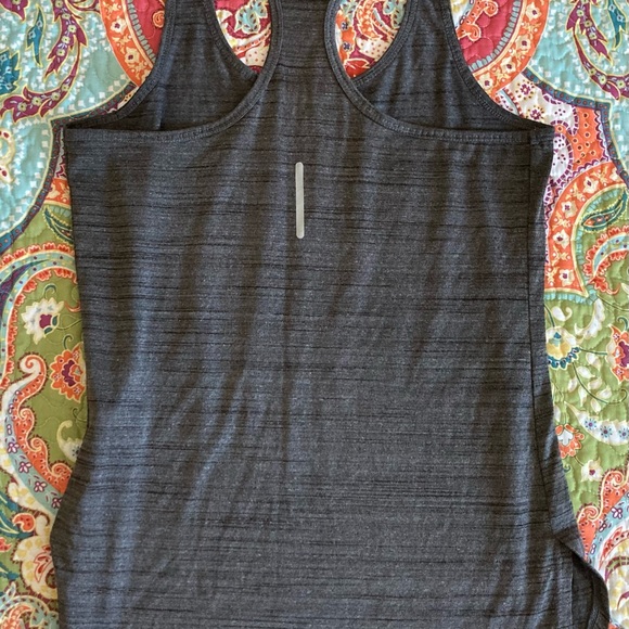 Woman’s Reebok light weight work out tank - Picture 8 of 8